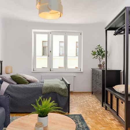 King Bed Home, 3 Bed Rooms, Perfect For Long Term Stay Vienna Exterior photo